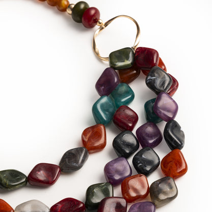 Collana multifilo con pietre in acrilico multicolore