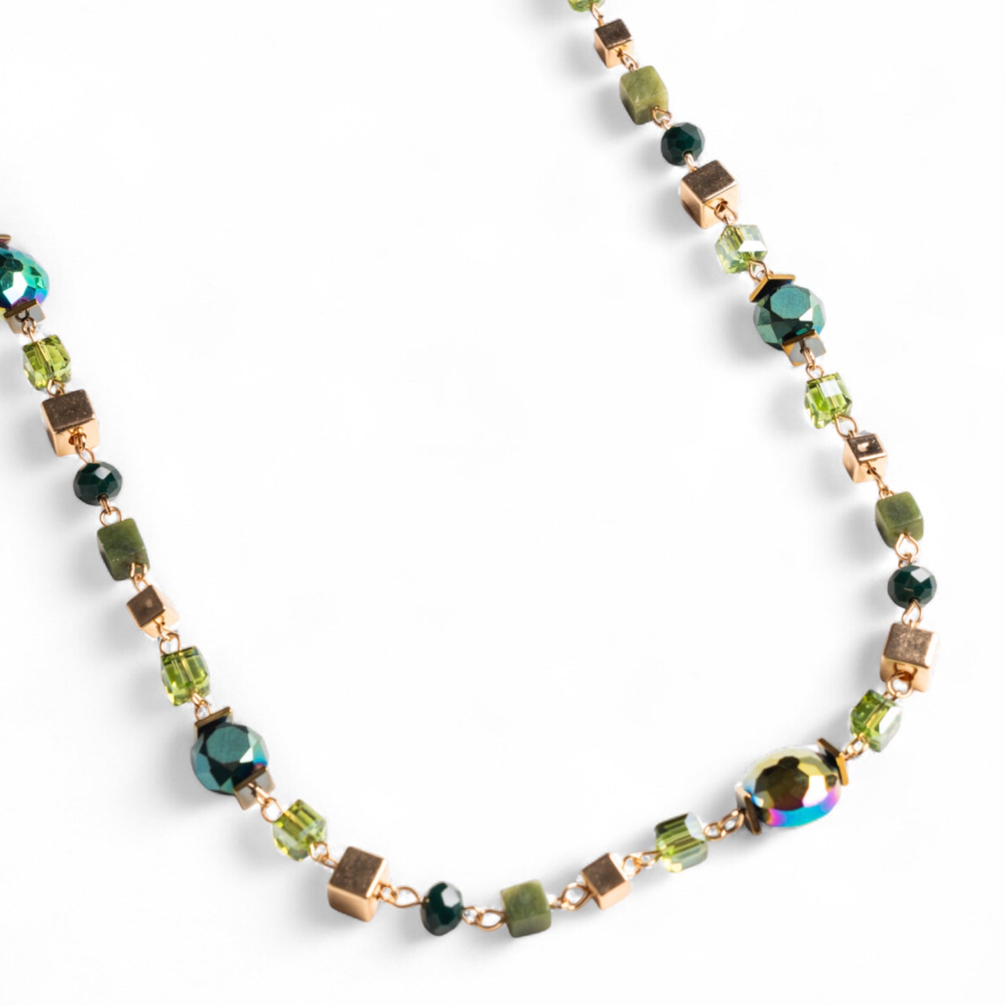 Collana lunga con pietre in vetro verdi