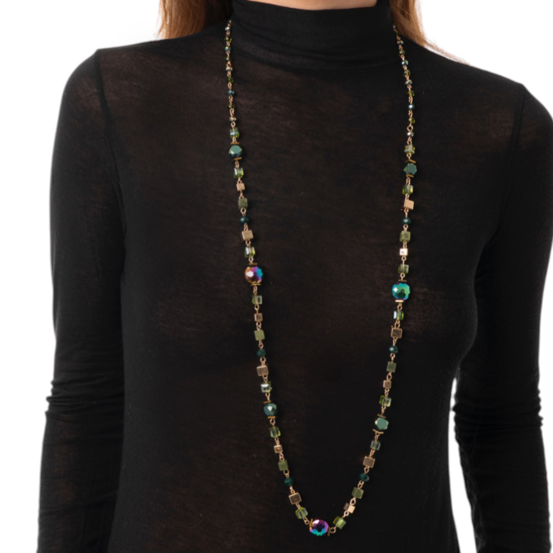 Collana lunga con pietre in vetro verdi