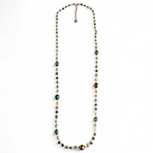 Collana lunga con pietre in vetro verdi