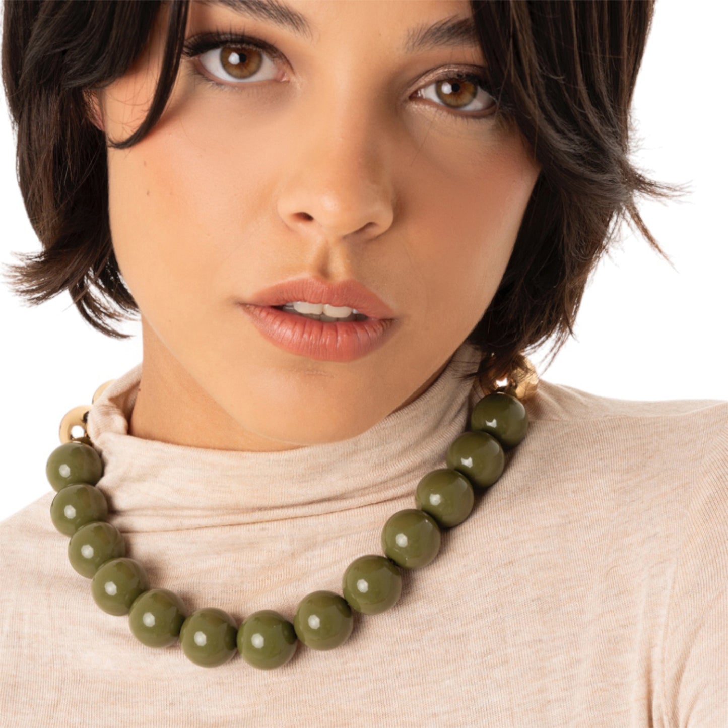 Collana girocollo con sfere di colore verde ed oro