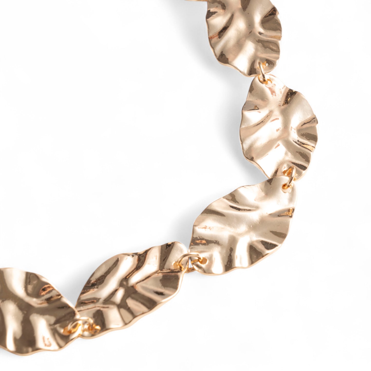 Collana girocollo con foglie in metallo martellato