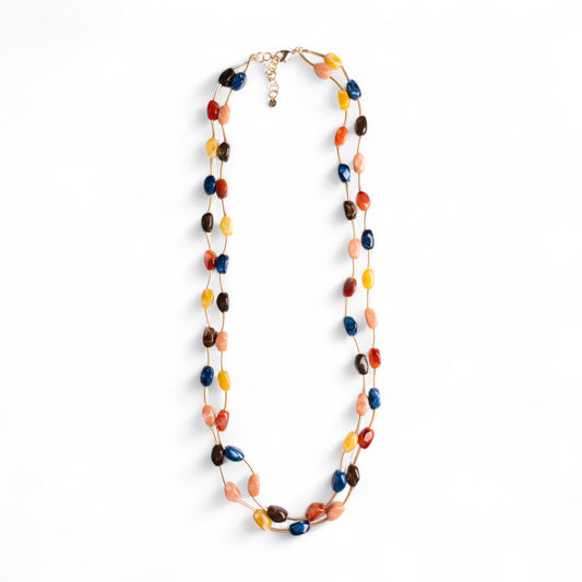 Collana lunga a due fili con pietre in acrilico multicolore