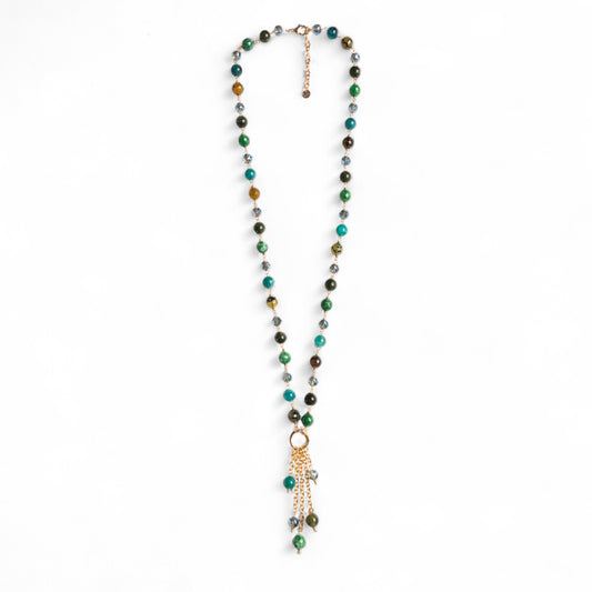 Collana lunga con pietre semidure e vetro tono verde con pendente
