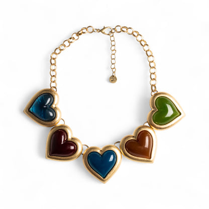 Collana girocollo a catena con cuori in resina multicolore