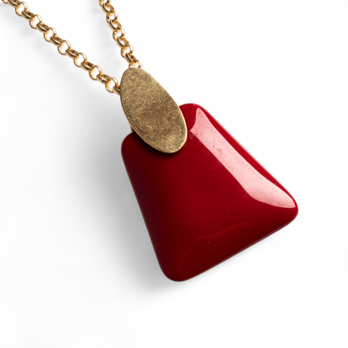 Collana lunga a catena con pendente geometrico in resina rosso