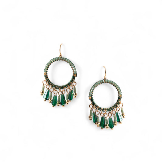 Orecchini pendenti circolari in metallo con pietre in vetro verdi