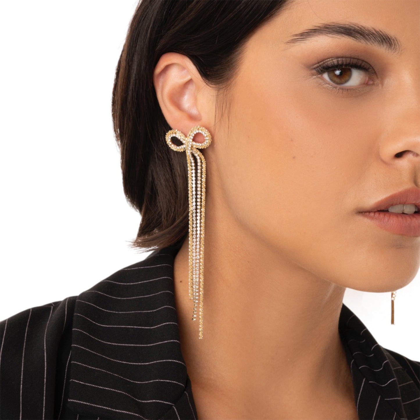 Orecchini a fiocco in fili di metallo pendenti con strass in vetro crystal