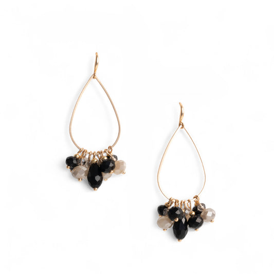 Orecchini pendenti con filo in metallo a goccia e pietre in vetro tono nero