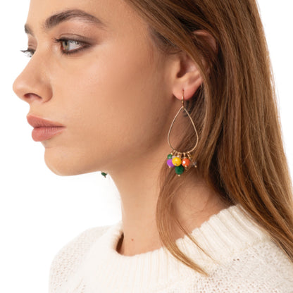 Orecchini pendenti con fili in metallo a goccia e pietre in vetro multicolore