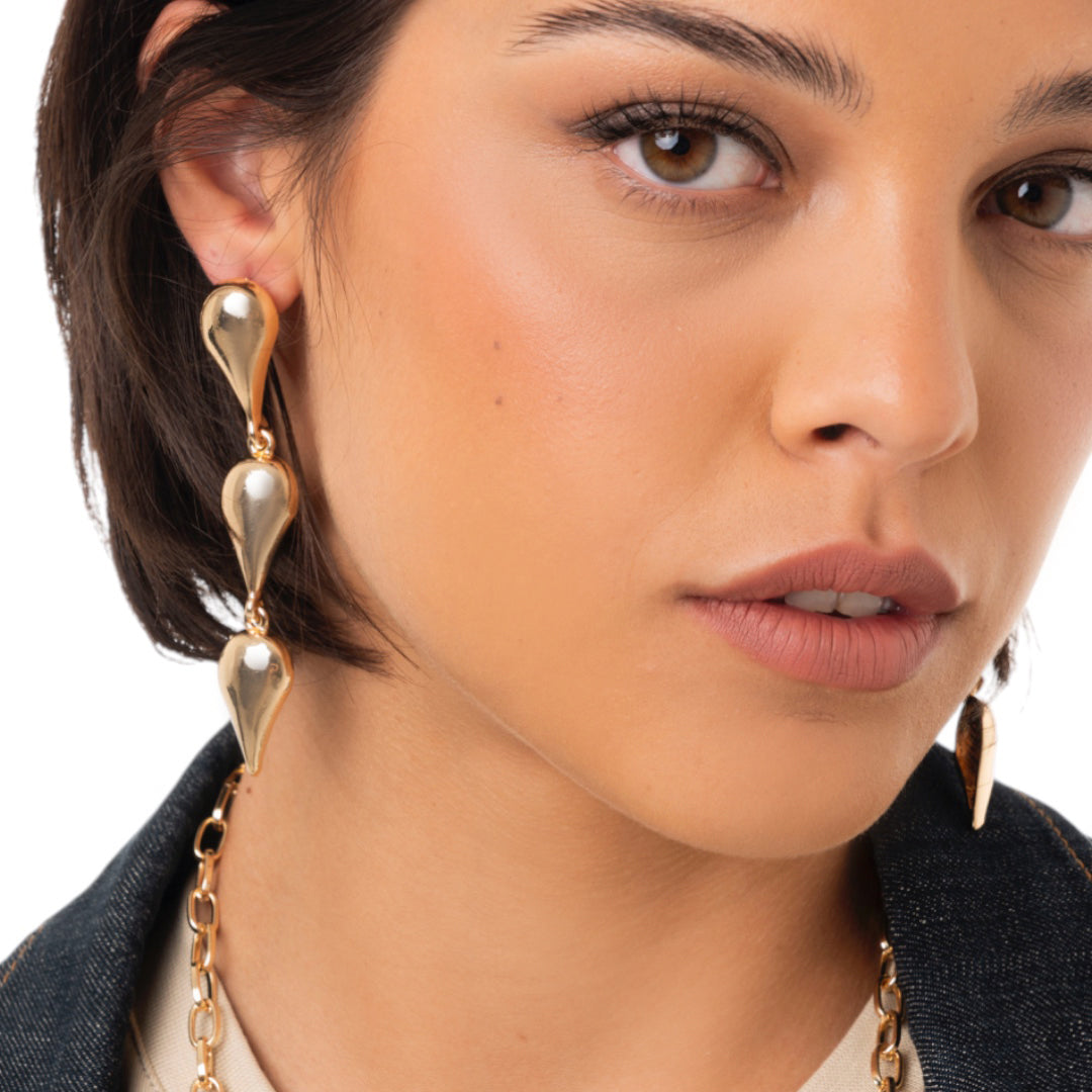 Orecchini in metallo con design a gocce pendenti