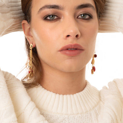 Orecchini pendenti a catena con pietre in acrilico tono rosso