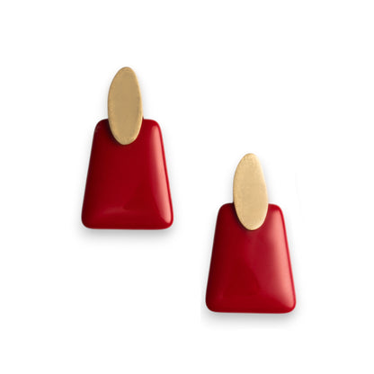 Orecchini con placchetta in metallo e pietra pendente rettangolare in resina rossa