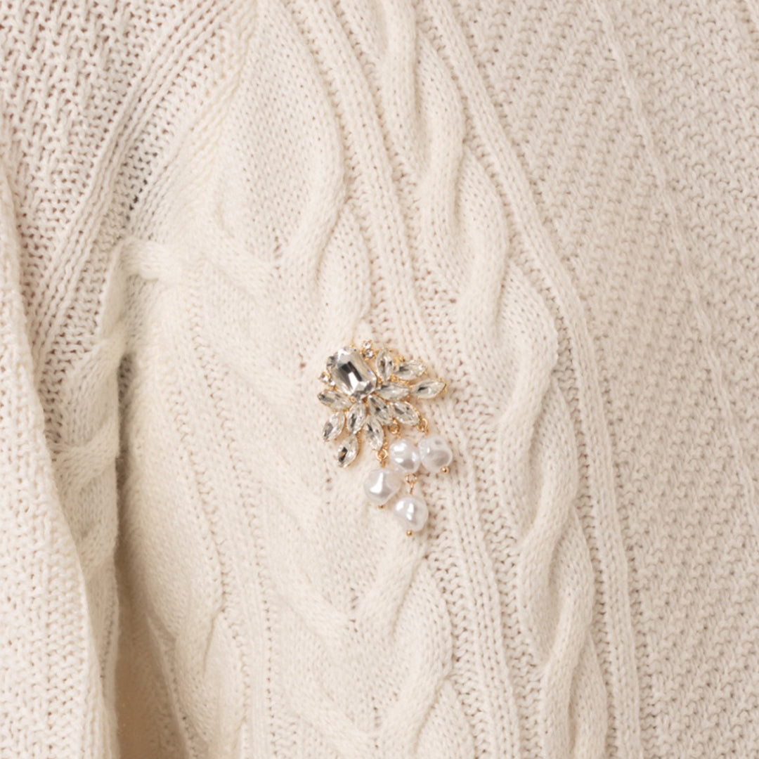 Spilla in metallo con pietre in vetro crystal e perle pendenti