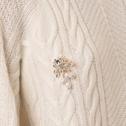 Spilla in metallo con pietre in vetro crystal e perle pendenti