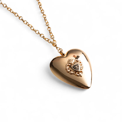 Collana a catena con pendente in metallo con design cuore