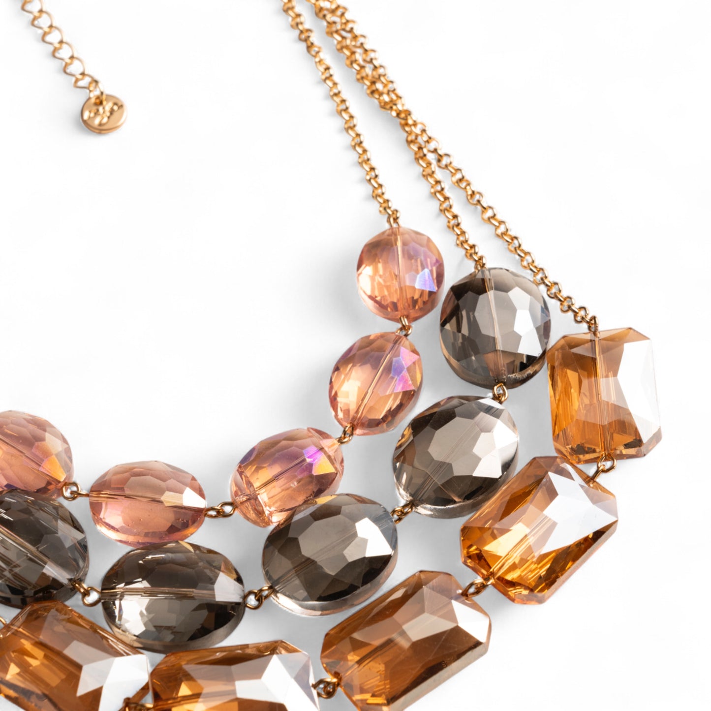 Collana a tre fili con catena sottile, con pietre in vetro multicolore