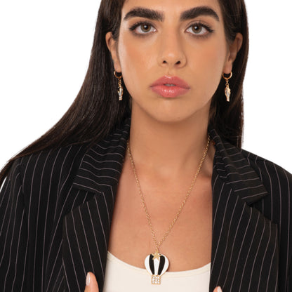 Collana girocollo a catena sottile con pendente a mongolfiera smaltata bianca e nera