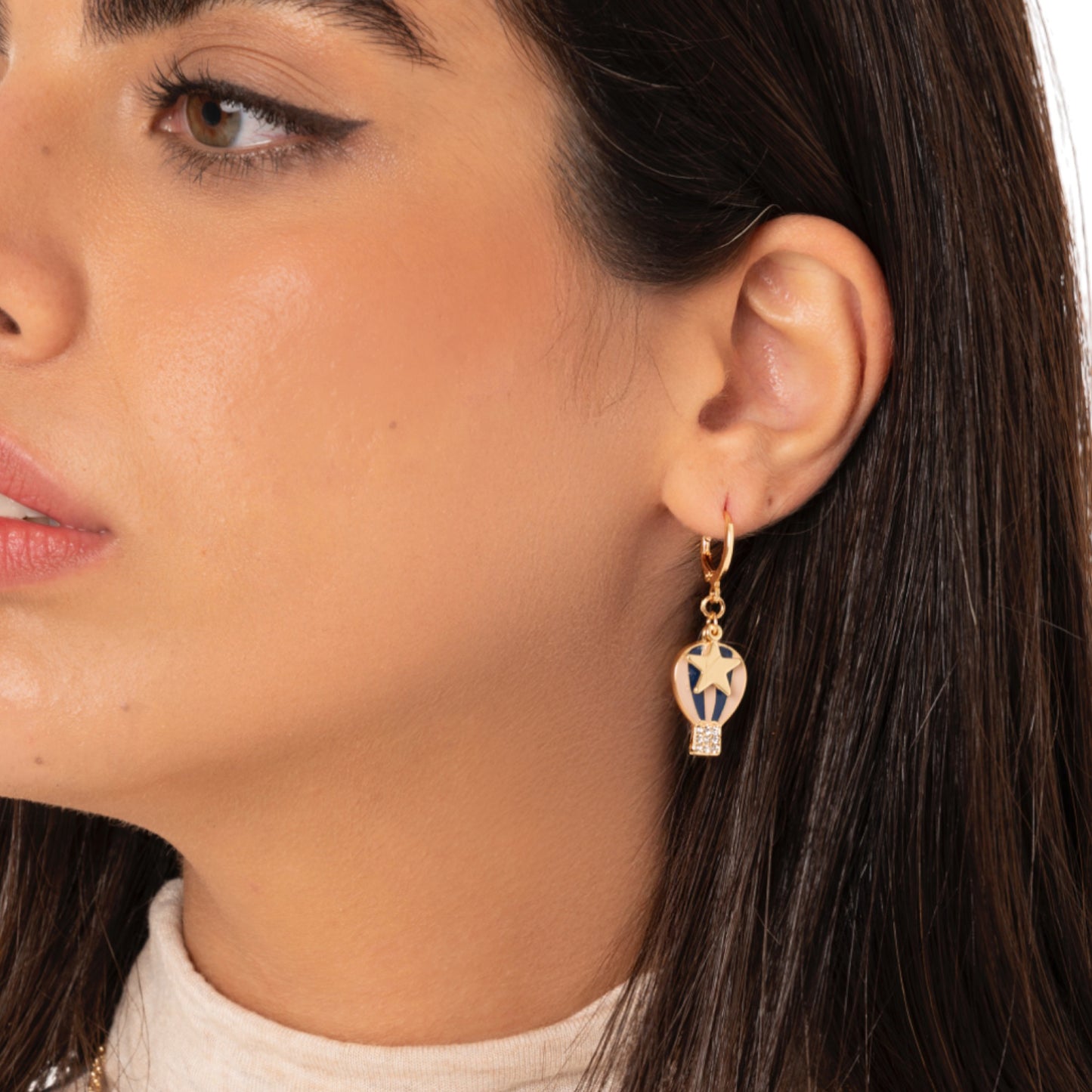 Orecchini a cerchietto con pendente a mongolfiera smaltata tono blu