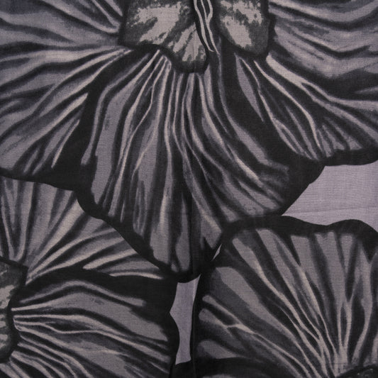 Sciarpa in cotone tono nero con stampa a fiori