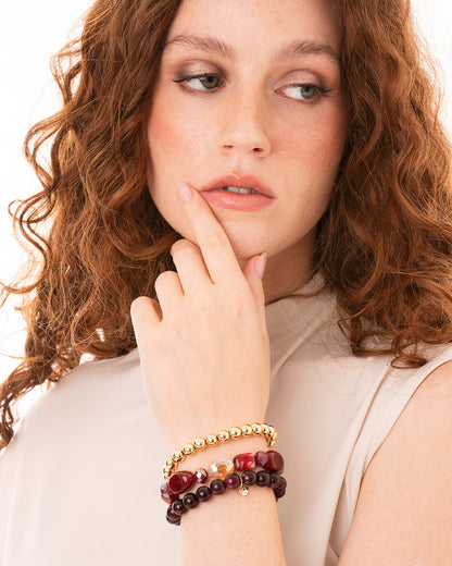 Bracciale elastico multi filo con pietre in acrilico e vetro tono rosso