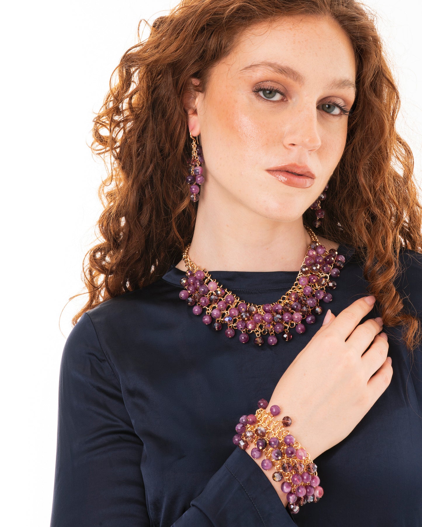 Bracciale a catena con pietre in vetro ed acrilico tono viola