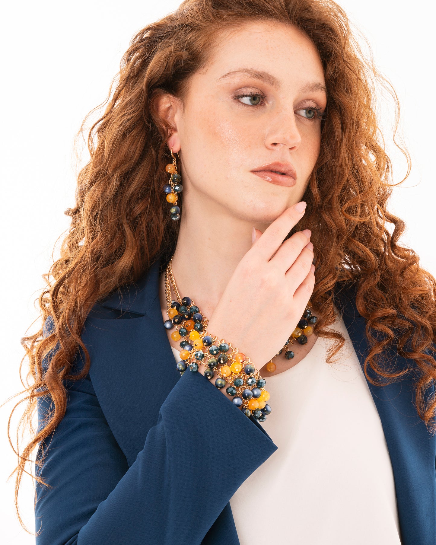 Bracciale a catena con pietre in vetro ed acrilico tono giallo e blu