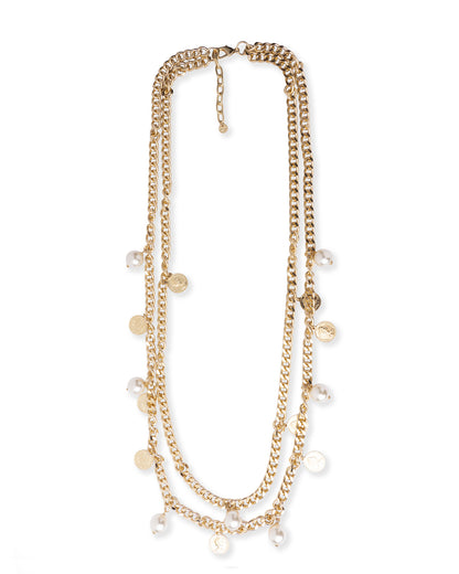 Collana con doppio filo di catene con perle in vetro e medagliette in metallo