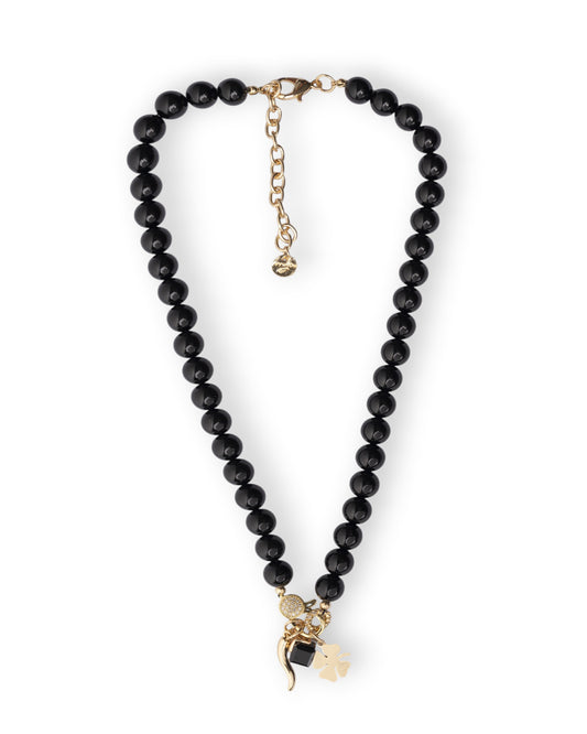 Collana girocollo con pietre in vetro nere e charms pendenti in metallo