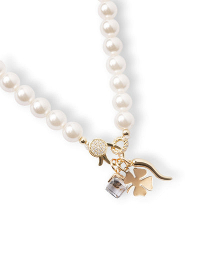 Collana girocollo con pietre in vetro e charms pendenti in metallo