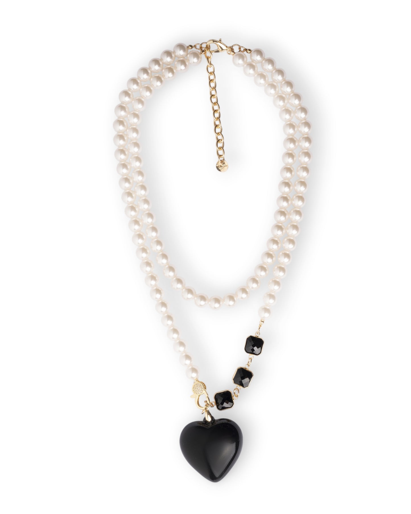 Collana con doppio filo di pietre in vetro perlate con pendente a cuore nero