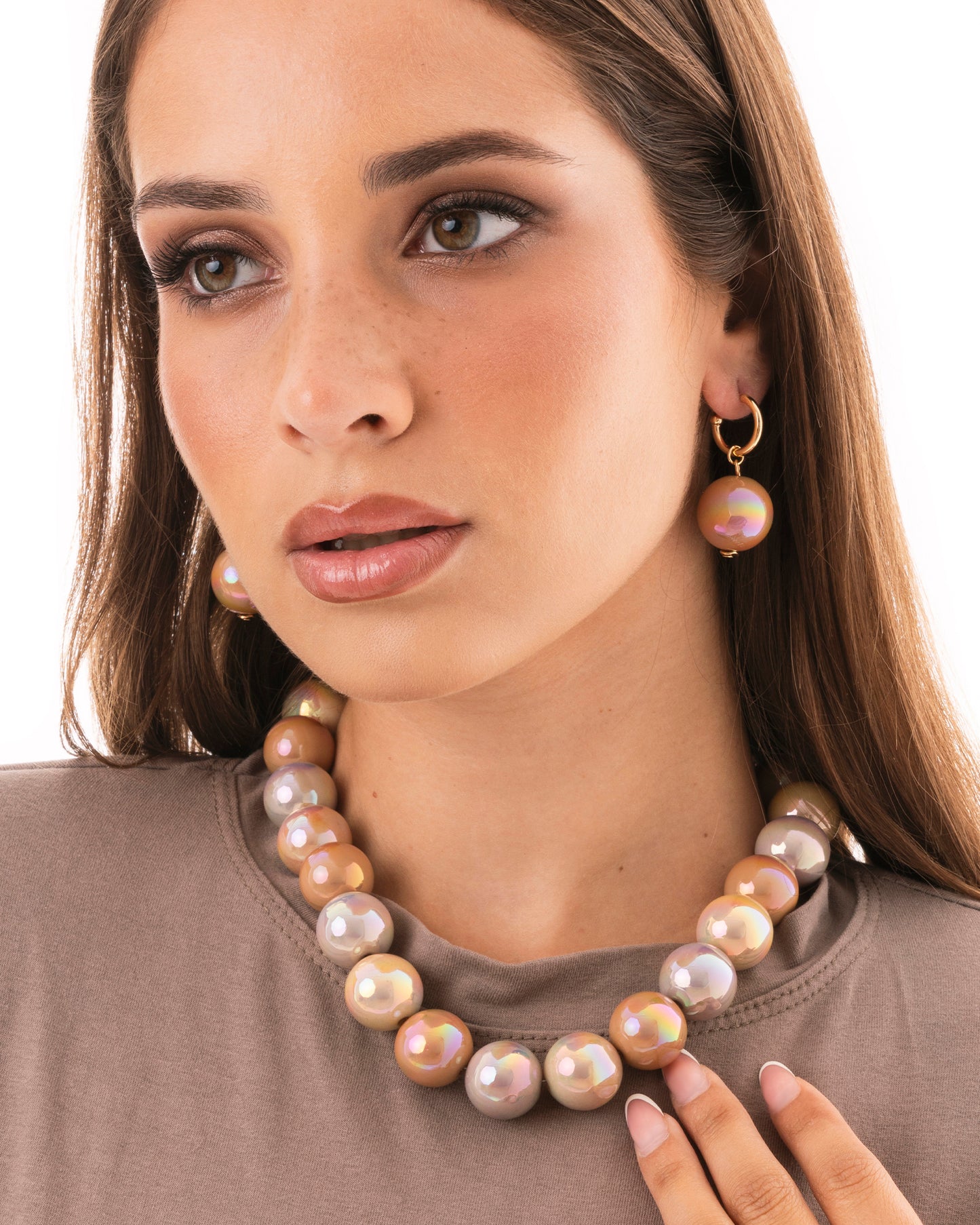 Collana girocollo con pietre in vetro multicolore
