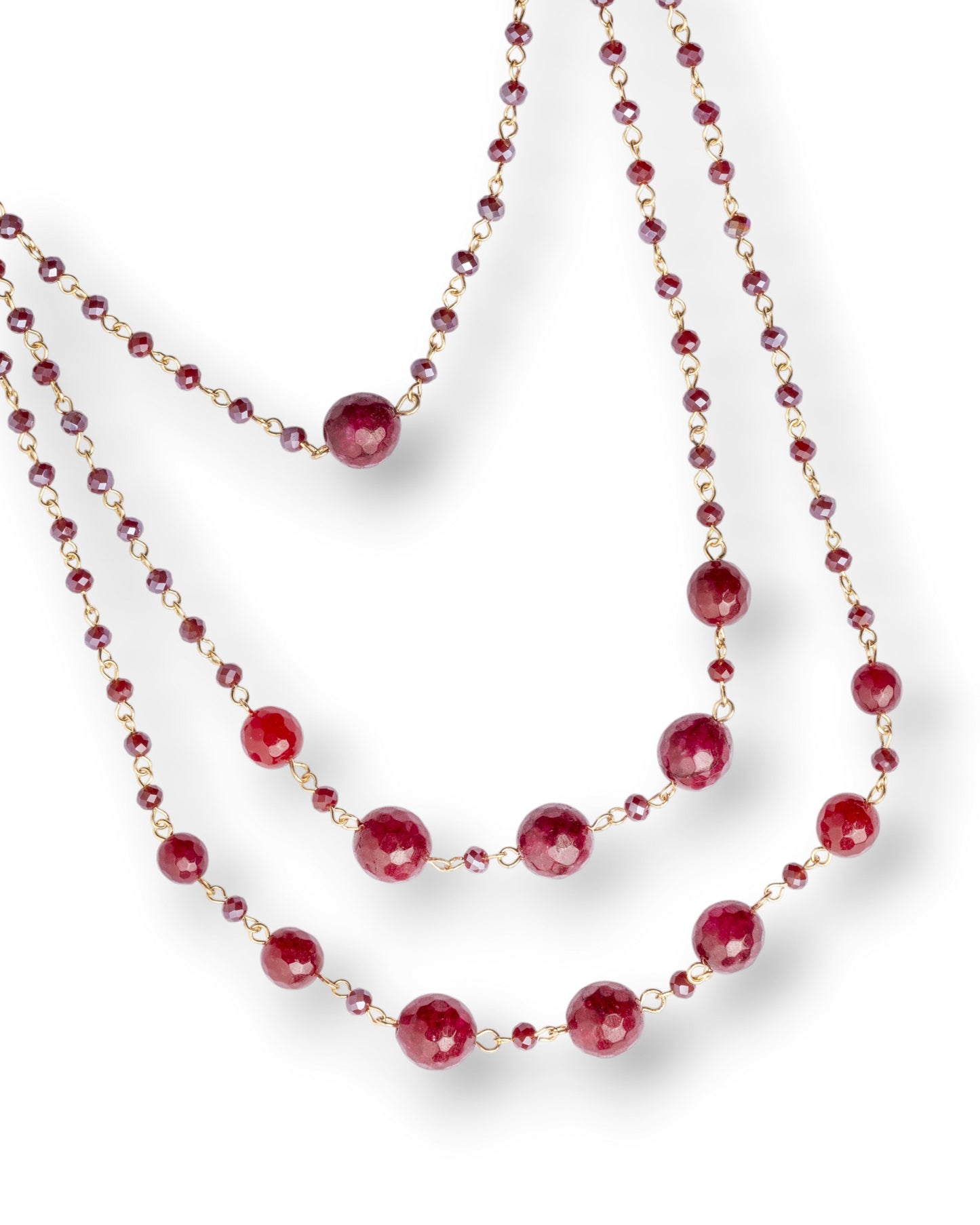 Collana lunga a tre fili con micro pietre e sfere in vetro rosse