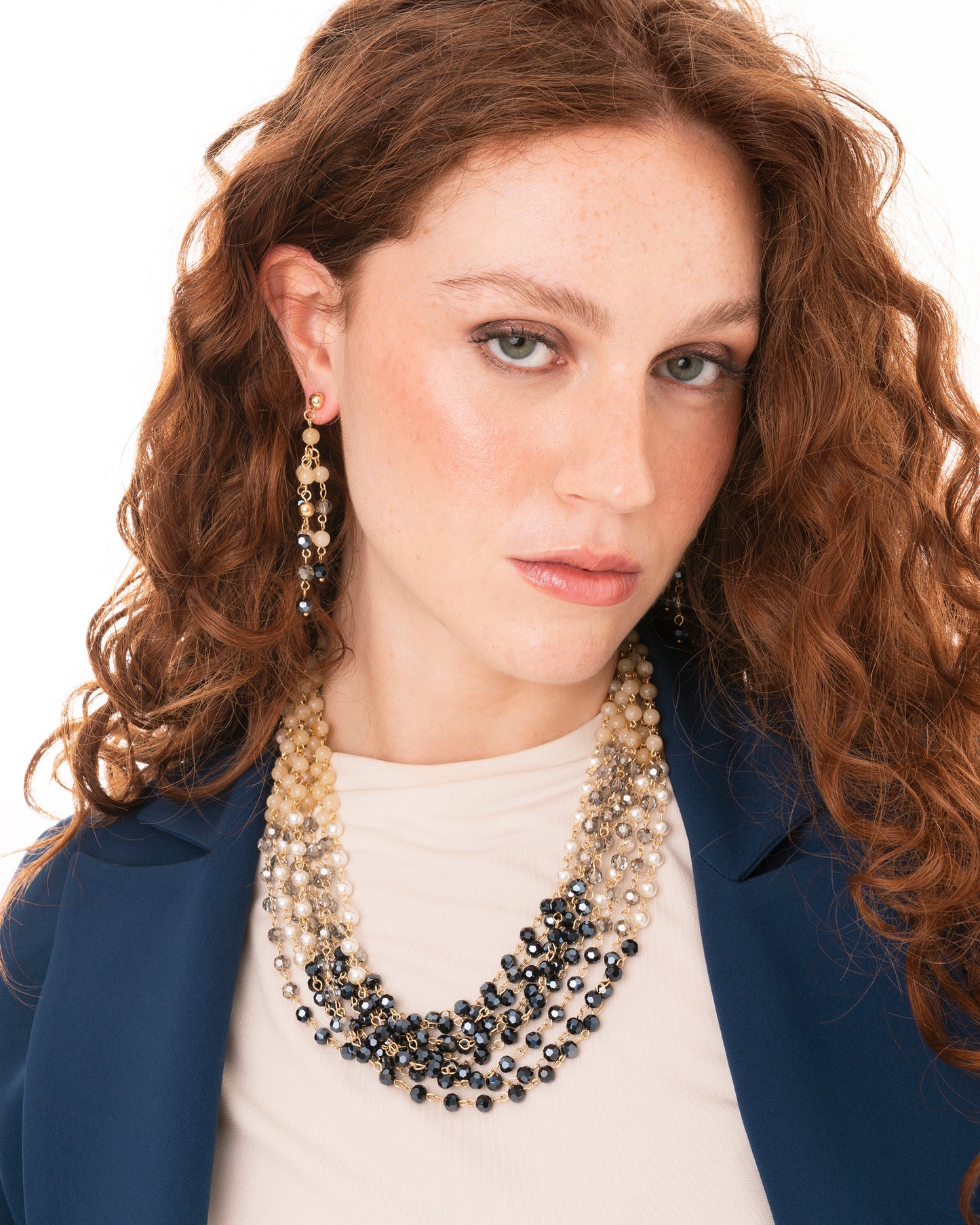 Collana girocollo multi filo con pietre in vetro ed acrilico tono grigio e giallo
