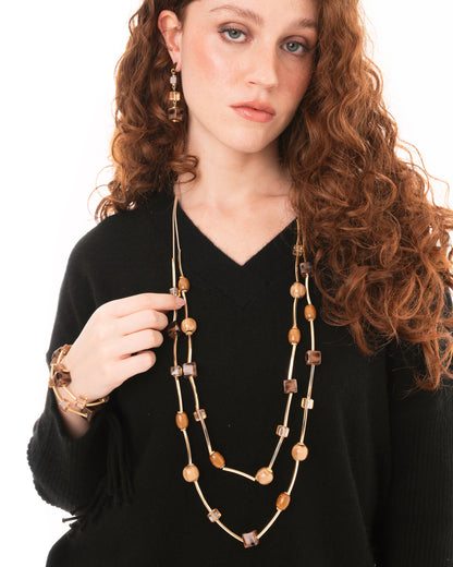 Collana lunga a due fili in corda con pietre a cubo in resina animalier tono beige