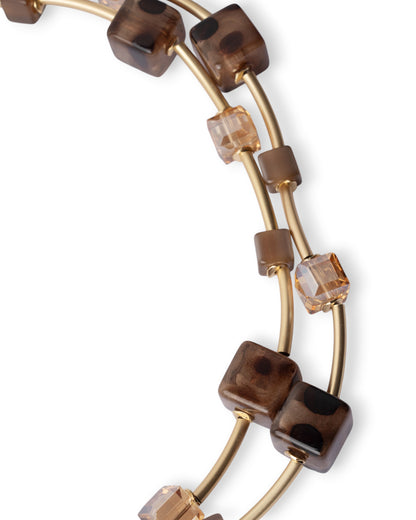 Collana girocollo a due fili con pietre a cubo in resina animalier tono beige