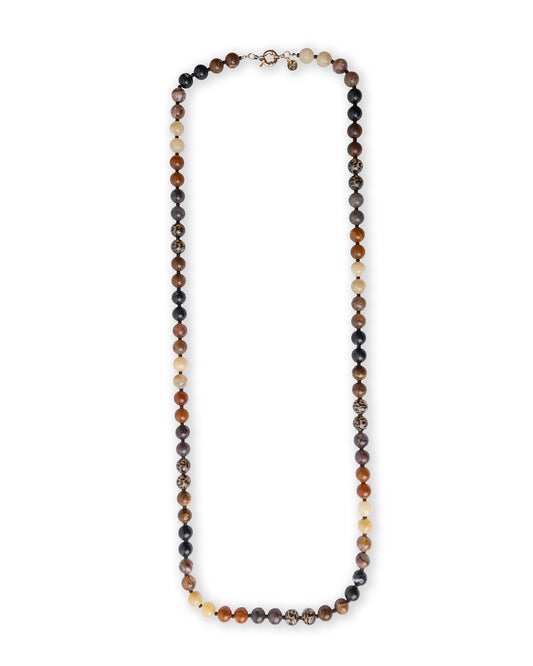 Collana lunga con sfere in acrilico e resina animalier sui toni del marrone