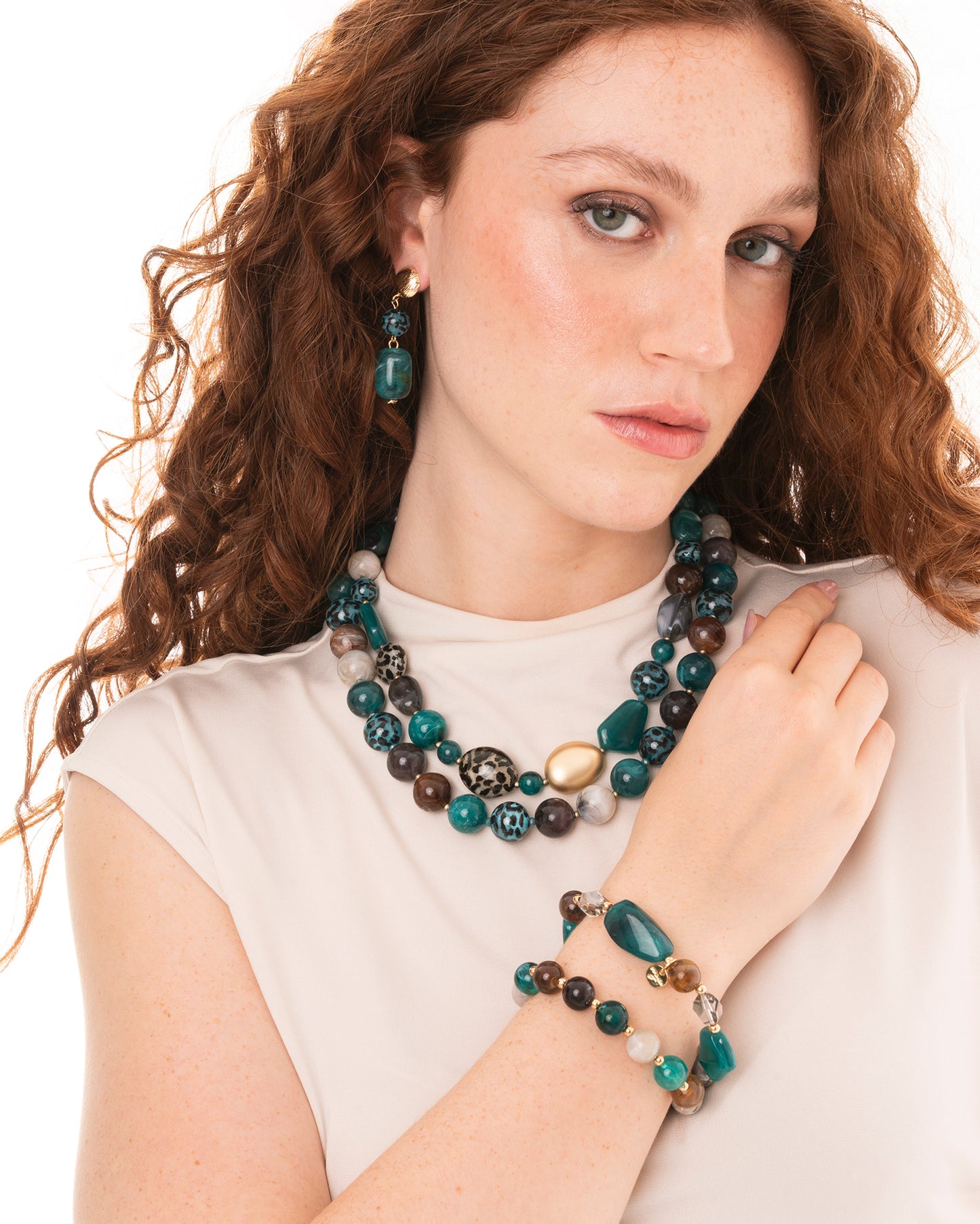 Collana girocollo a due fili con pietre in vetro ed acrilico animalier tono petrolio