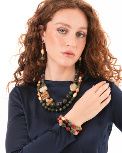 Collana a due fili con pietre in acrilico multicolore