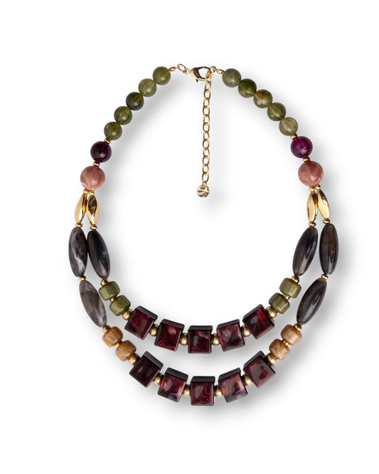 Collana due fili con pietre in acrilico e resina tono rosso e verde