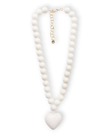 Collana girocollo con sfere in acrilico e pendente a cuore bianco