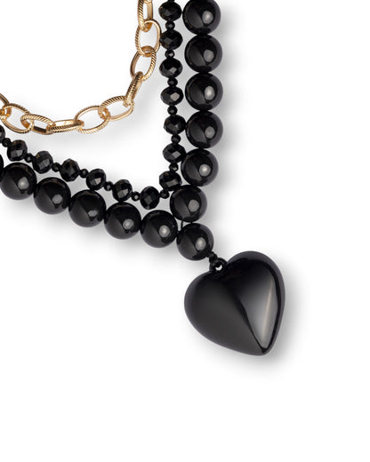 Collana a tre fili con pietre in acrilico e vetro e catena in metallo, pendente a cuore nero