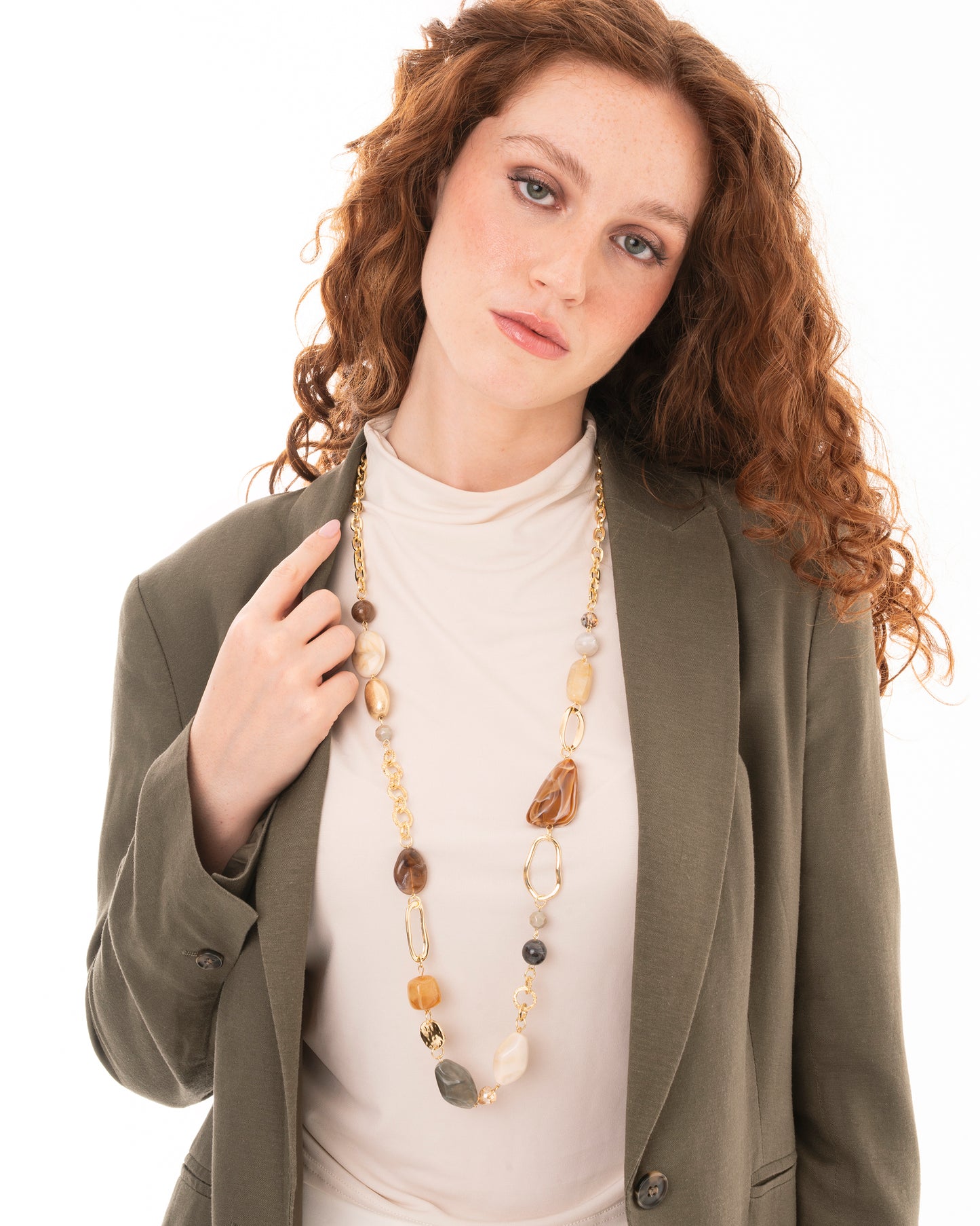 Collana lunga in metallo con pietre in acrilico tono beige