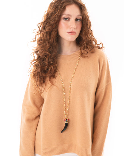 Collana lunga a catena con pendente in acrilico a forma di corno nero