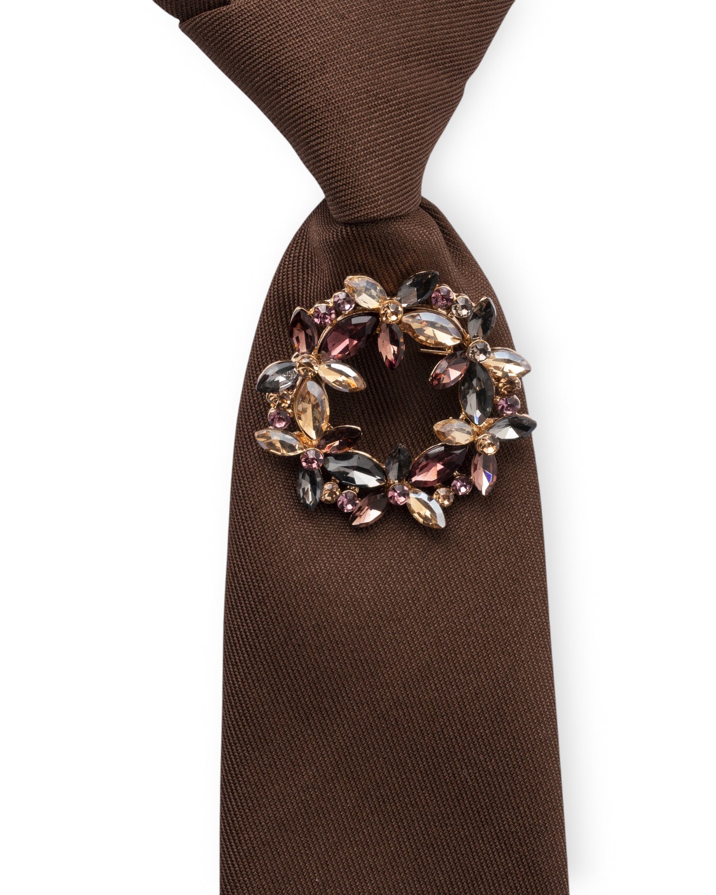 Cravatta marrone elastica con spilla in vetro multicolore