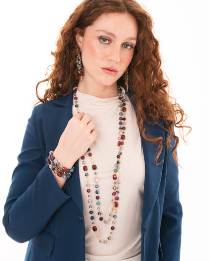 Collana lunga con mix di pietre in acrilico e vetro blu e rossa