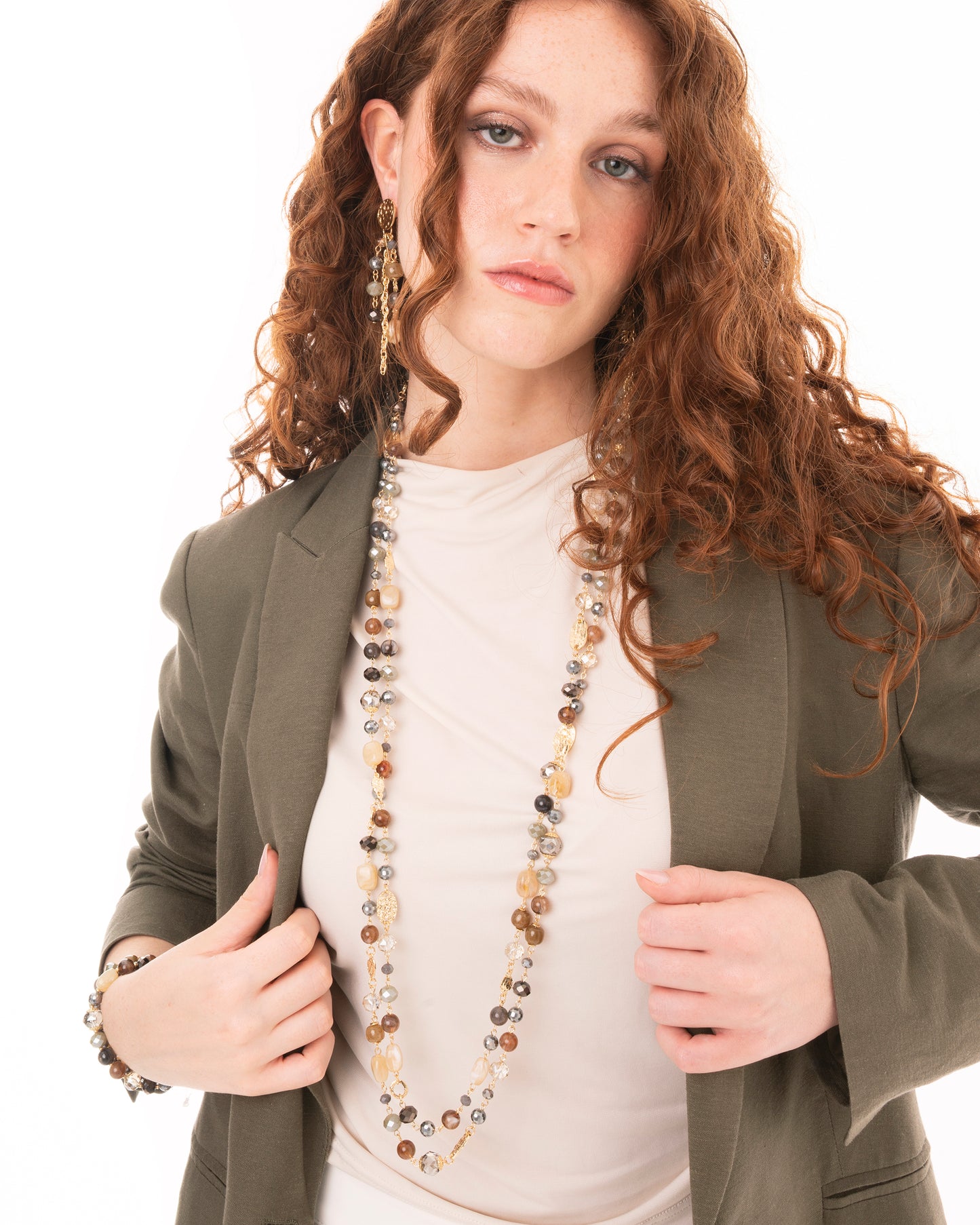 Collana lunga con mix di pietre in acrilico e vetro tono beige
