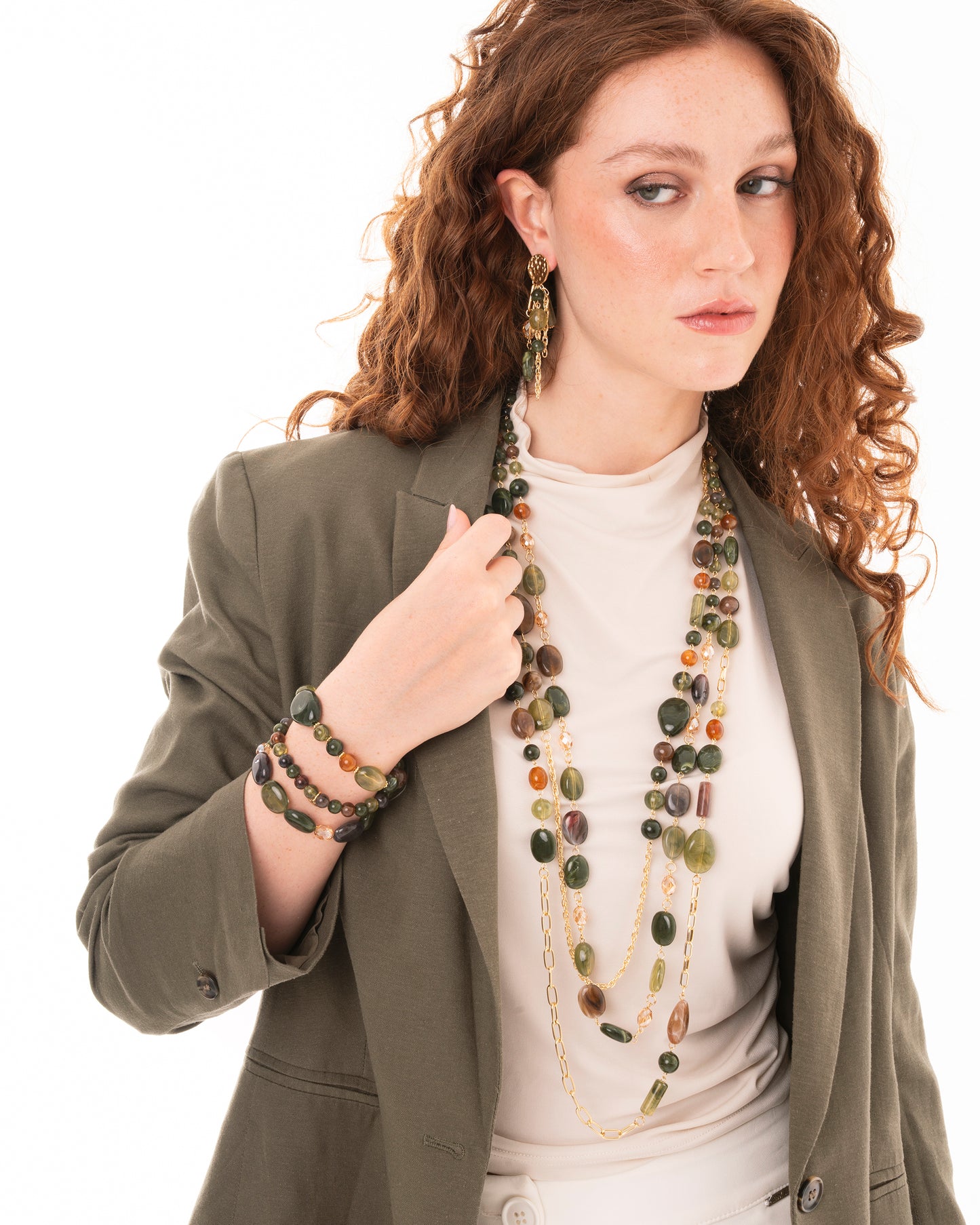 Collana lunga multi filo a catena con mix di pietre in acrilico tono nero e giallo