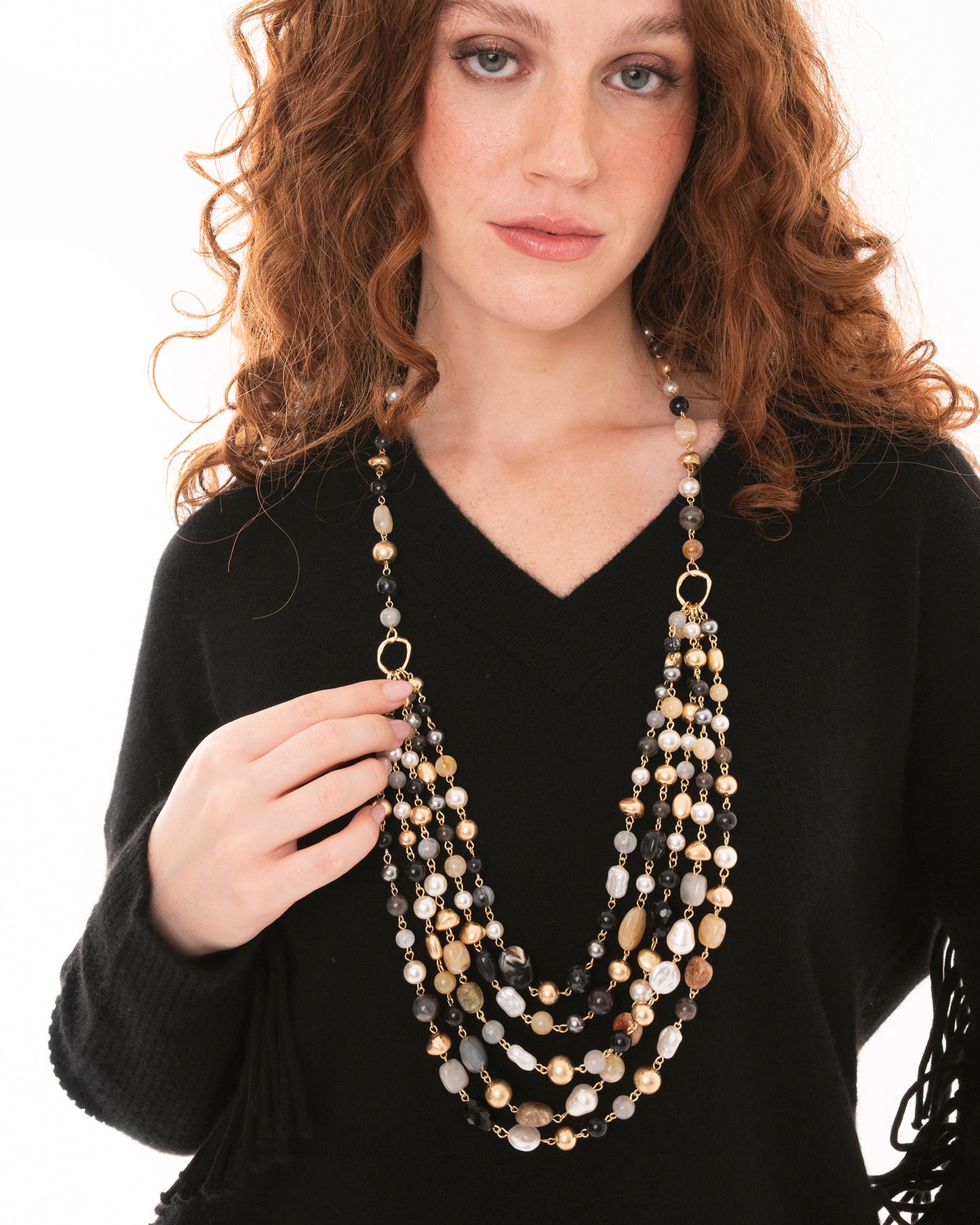 Collana girocollo multi filo con pietre in acrilico e vetro tono beige e nero