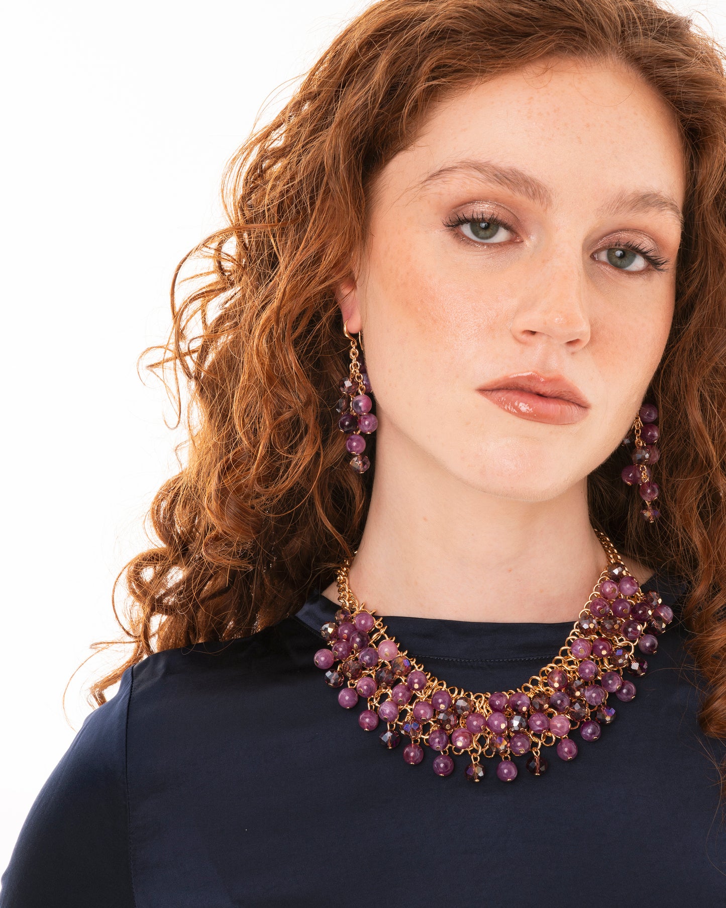 Collana girocollo a due fili con sfere in vetro ed acrilico tono viola